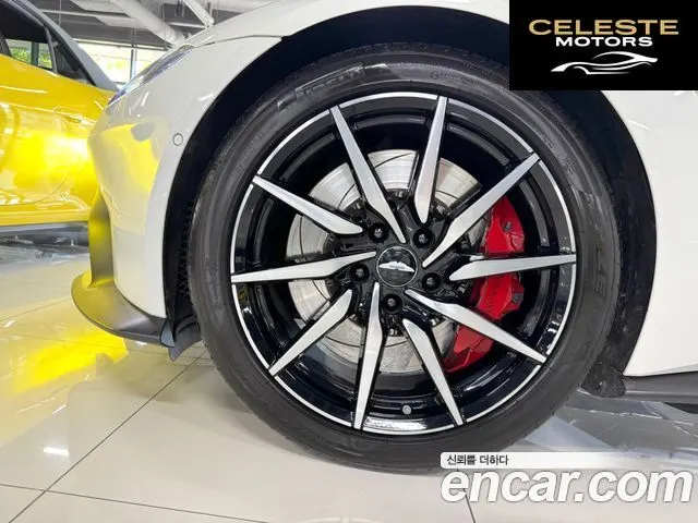 ASTON MARTIN 24.0 V8 Coupé 2019 — photo 12 sur 21