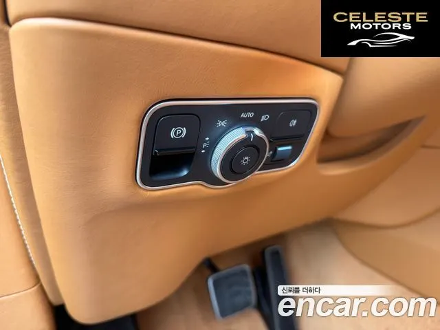 ASTON MARTIN DBX 4.0 V8 2021 — photo 17 sur 26