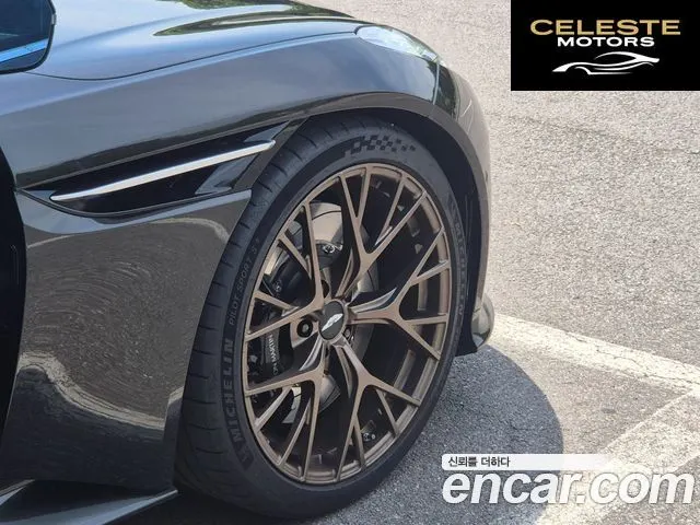 ASTON MARTIN DB12 4.0 V8 2025 — photo 5 sur 26