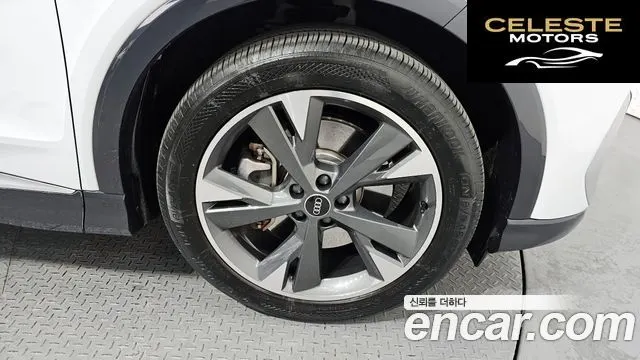 AUDI Q4 e-(F4) 40 Premium 2022 — photo 5 sur 20