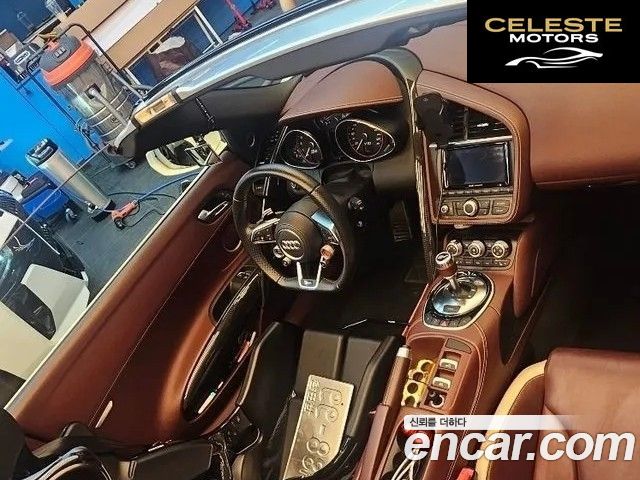 AUDI R8 5.2 V10 Spyder 2015 — photo 9 sur 24