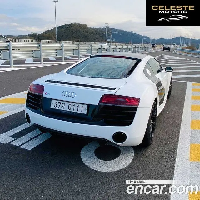 AUDI R8 5.2 V10 Coupé 2015 — photo 4 sur 11