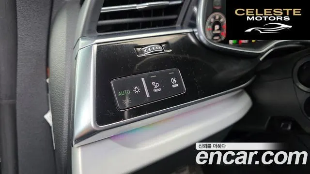 AUDI Q8 (4M) 50 TDI Quattro Premium 2021 — photo 14 sur 20
