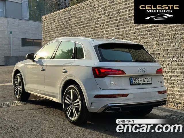 AUDI Q5 (FY) 45 TFSI Quattro Premium 2021 — photo 2 sur 26