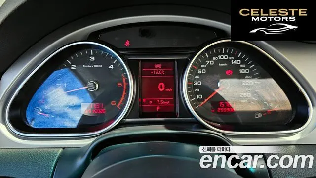 AUDI Q7 4.2 TDI Quattro 2011 — photo 8 sur 20
