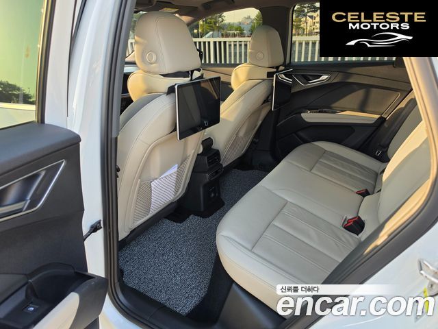 AUDI Q4 e-(F4) 40 Premium 2023 — photo 16 sur 26