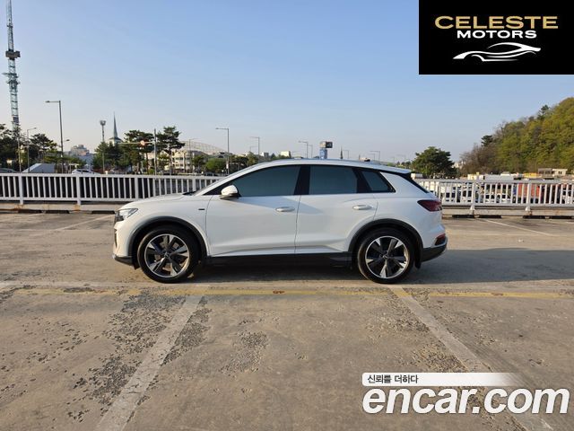 AUDI Q4 e-(F4) 40 Premium 2023 — photo 8 sur 26