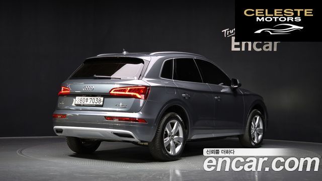 AUDI Q5 (FY) 45 TFSI Quattro Premium 2020 — photo 2 sur 32