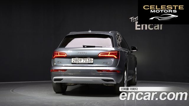 AUDI Q5 (FY) 45 TFSI Quattro Premium 2020 — photo 4 sur 32