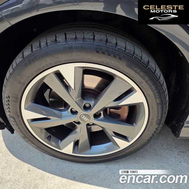 AUDI Q4 e-(F4) 40 Premium 2022 — photo 19 sur 26