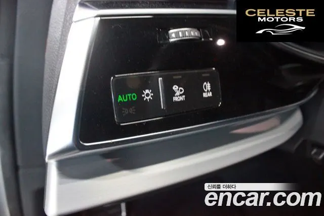AUDI Q8 (4M) 55 TFSI Quattro Premium 2023 — photo 12 sur 26