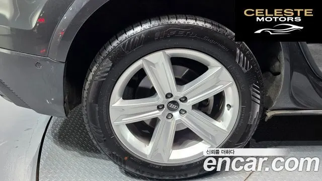 AUDI Q8 (4M) 45 TDI Quattro Premium 2021 — photo 5 sur 45