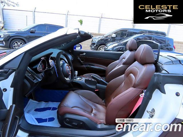 AUDI R8 5.2 V10 Spyder 2011 — photo 9 sur 25