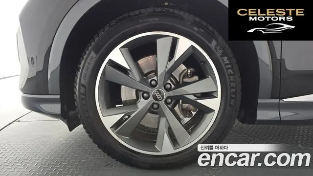 AUDI Q4 e-(F4) 40 Premium 2022 — photo 4 sur 39