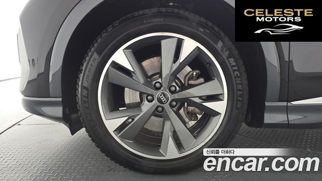 AUDI Q4 e-(F4) 40 Premium 2022 — photo 4 sur 39