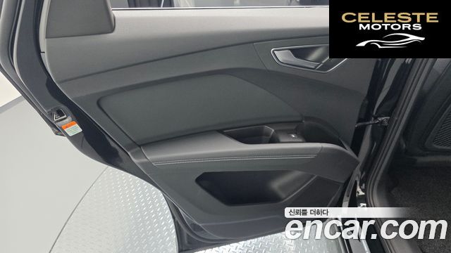AUDI Q4 e-(F4) 45 Premium 2025 — photo 14 sur 36