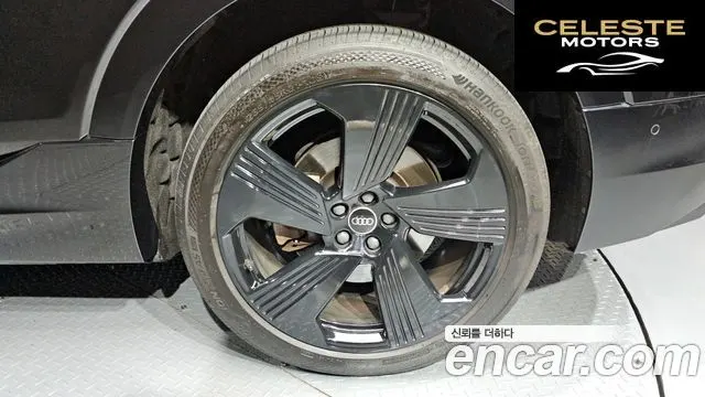 AUDI e-55 Quattro Sportback 2022 — photo 7 sur 40