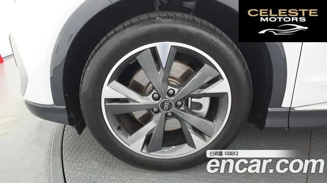AUDI Q4 e-(F4) 40 Premium 2023 — photo 5 sur 41