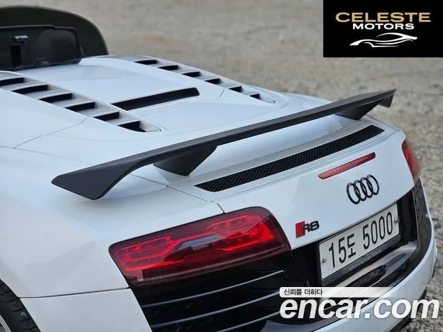 AUDI R8 5.2 V10 Spyder 2015 — photo 11 sur 13