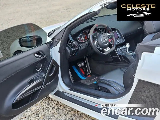 AUDI R8 5.2 V10 Spyder 2015 — photo 8 sur 13