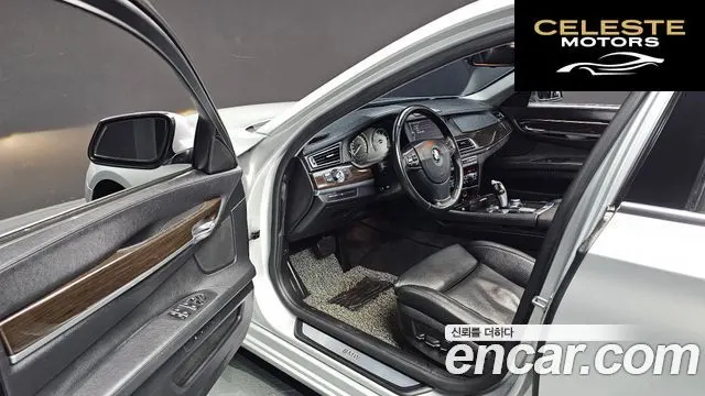 BMW Série 7 (F01) 740i 2012 — photo 11 sur 20