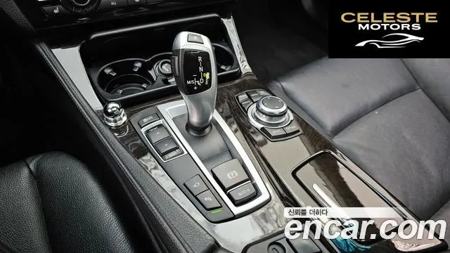 BMW Série 5 (F10) 528i 2013 — photo 9 sur 20