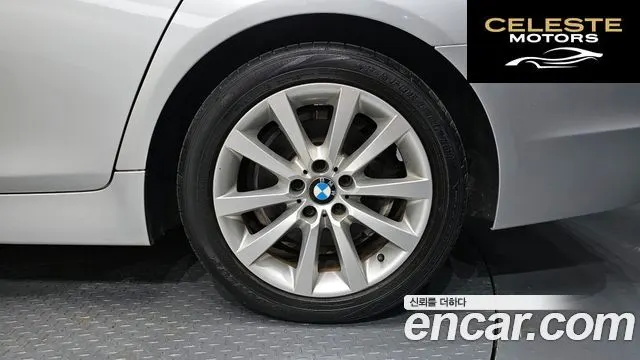 BMW Série 5 (F10) 528i 2011 — photo 5 sur 20