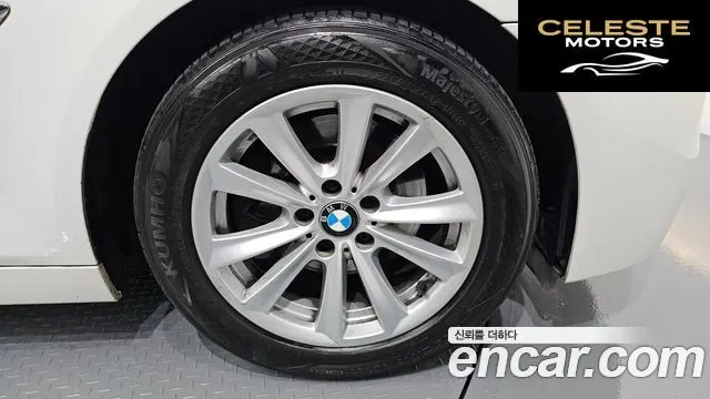 BMW Série 5 (F10) 528i 2010 — photo 5 sur 20