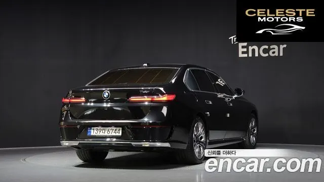 BMW Série 7 (G70) 740i sDrive Design Pure Excellence 2023 — photo 2 sur 20
