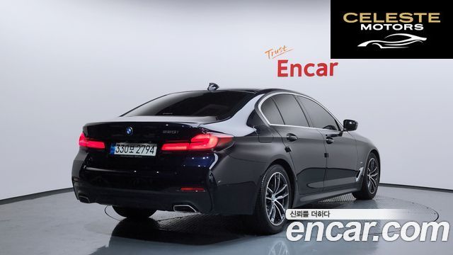 BMW Série 5 (G30) 520i M Sport 2022 — photo 2 sur 20