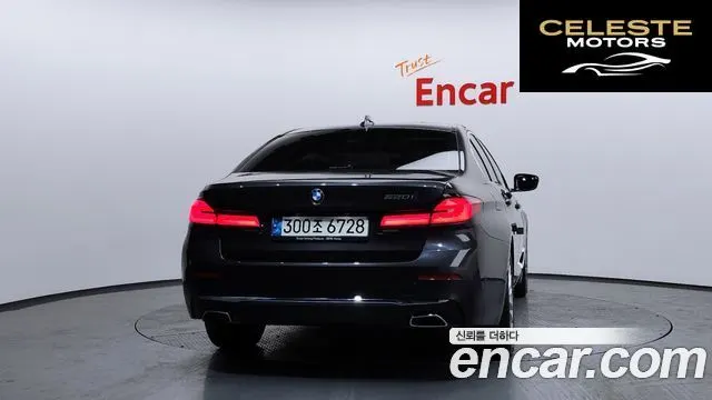 BMW Série 5 (G30) 520i Luxury 2021 — photo 4 sur 20