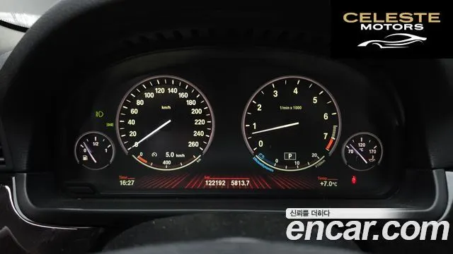 BMW Série 5 (F10) 528i 2011 — photo 8 sur 20