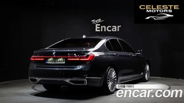 BMW Série 7 (G11) 730d xDrive Design Pure Excellence 2020 — photo 2 sur 20