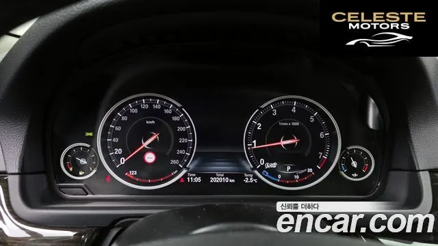 BMW Série 5 (F10) 528i xDrive Luxury 2014 — photo 8 sur 25