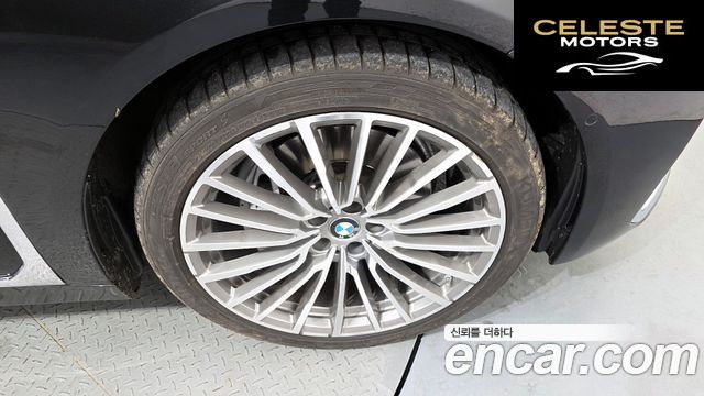 BMW Série 7 (G11) 740Li xDrive Design Pure Excellence 2022 — photo 5 sur 20
