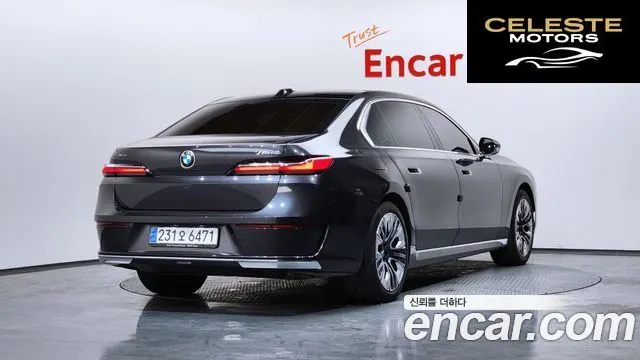 BMW Série 7 (G70) 740i sDrive Design Pure Excellence 2023 — photo 2 sur 20