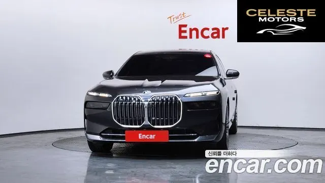 BMW Série 7 (G70) 740i sDrive Design Pure Excellence 2023 — photo 3 sur 20