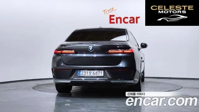 BMW Série 7 (G70) 740i sDrive Design Pure Excellence 2023 — photo 4 sur 20