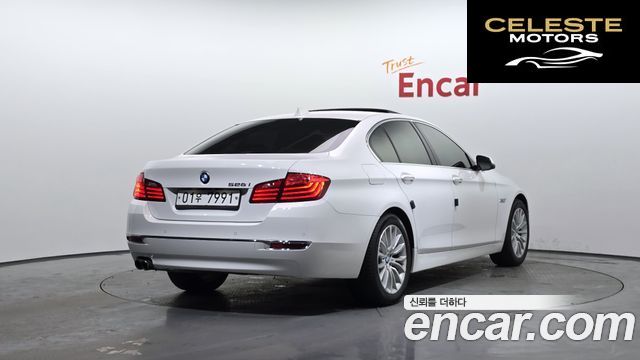 BMW Série 5 (F10) 528i Luxury Plus 2015 — photo 2 sur 26