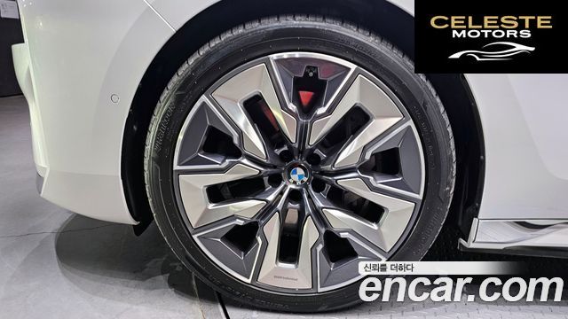 BMW Série 7 (G70) 750e xDrive Design Pure Excellence 2023 — photo 5 sur 20