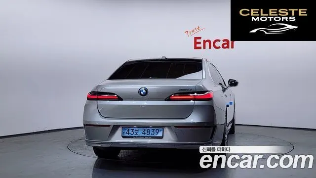 BMW i7 (G70) xDrive 60 Design Pure Excellence 2023 — photo 4 sur 20