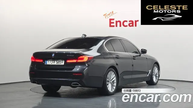 BMW Série 5 (G30) 523d Luxury 2021 — photo 2 sur 26