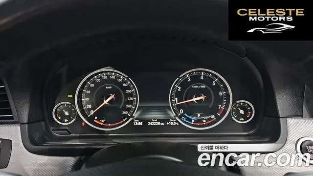 BMW Série 5 (F10) 550i xDrive 2013 — photo 8 sur 26
