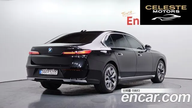 BMW Série 7 (G70) 750e xDrive Design Pure Excellence 2023 — photo 2 sur 20