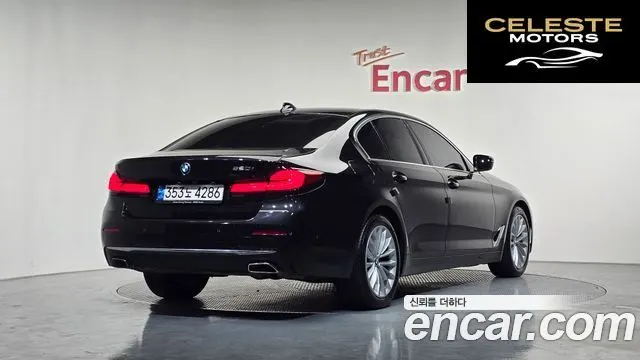 BMW Série 5 (G30) 520i Luxury 2022 — photo 1 sur 20