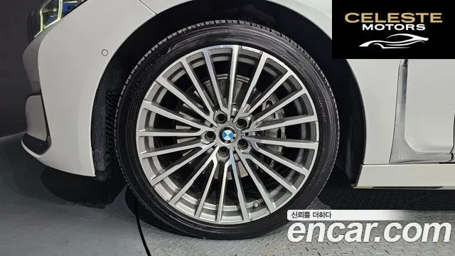 BMW Série 7 (G11) 740Li xDrive Design Pure Excellence 2021 — photo 4 sur 26