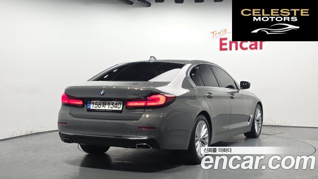 BMW Série 5 (G30) 520i Luxury 2022 — photo 2 sur 20