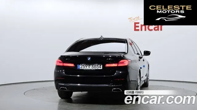 BMW Série 5 (G30) 530i xDrive Luxury 2022 — photo 3 sur 36