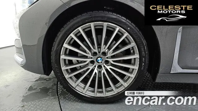 BMW Série 7 (G11) 730d xDrive Design Pure Excellence 2020 — photo 4 sur 36
