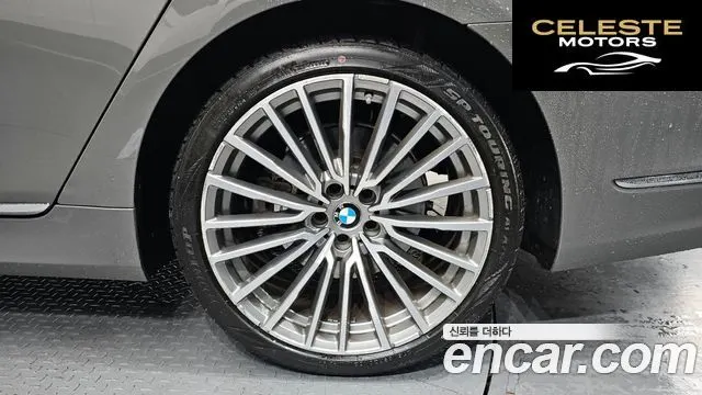 BMW Série 7 (G11) 730d xDrive Design Pure Excellence 2020 — photo 6 sur 36